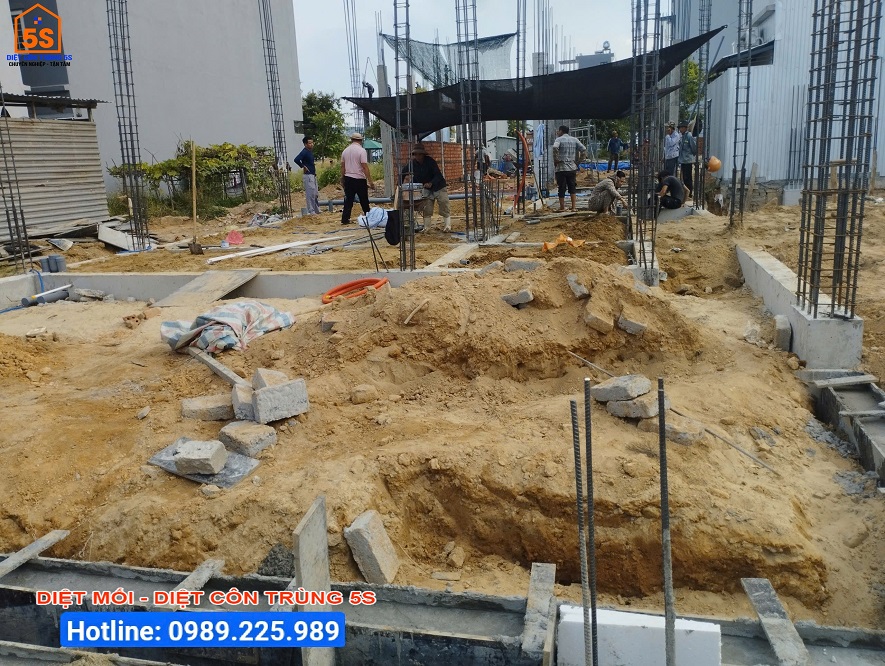 5S thi công chống mối tại Hòa Phú 27 - TP Đà Nẵng