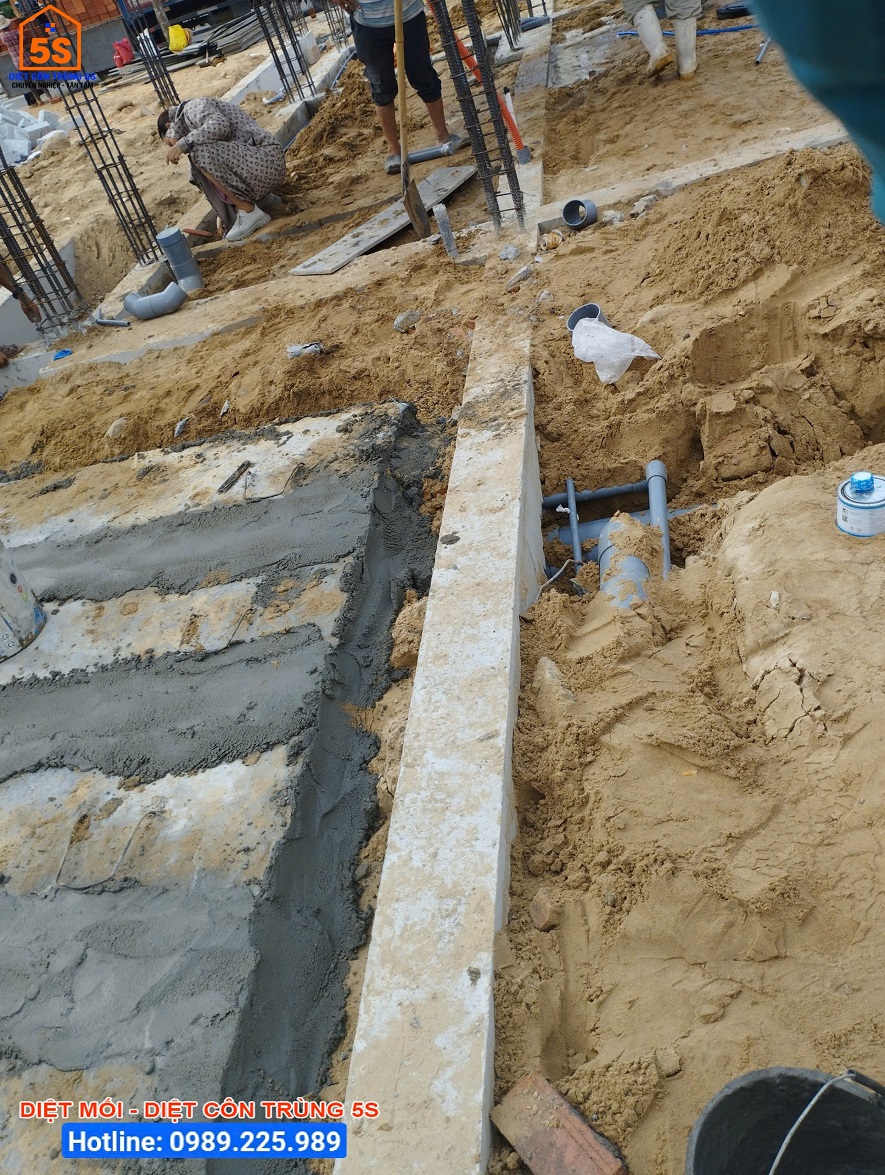 Diệt mối tận gốc cho quán tạp hóa chị Thương tại huyện Hòa Vang, Đà Nẵng 11 Chống mối nền móng tại Hòa Phú 27 - TP Đà Nẵng