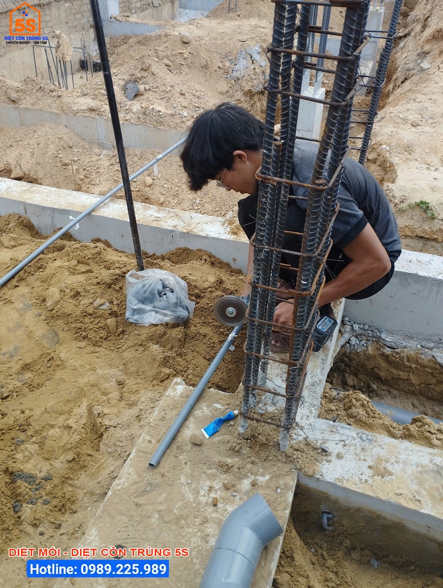 Diệt mối tận gốc cho quán tạp hóa chị Thương tại huyện Hòa Vang, Đà Nẵng 12 Chống mối nền móng tại Hòa Phú 27 - TP Đà Nẵng