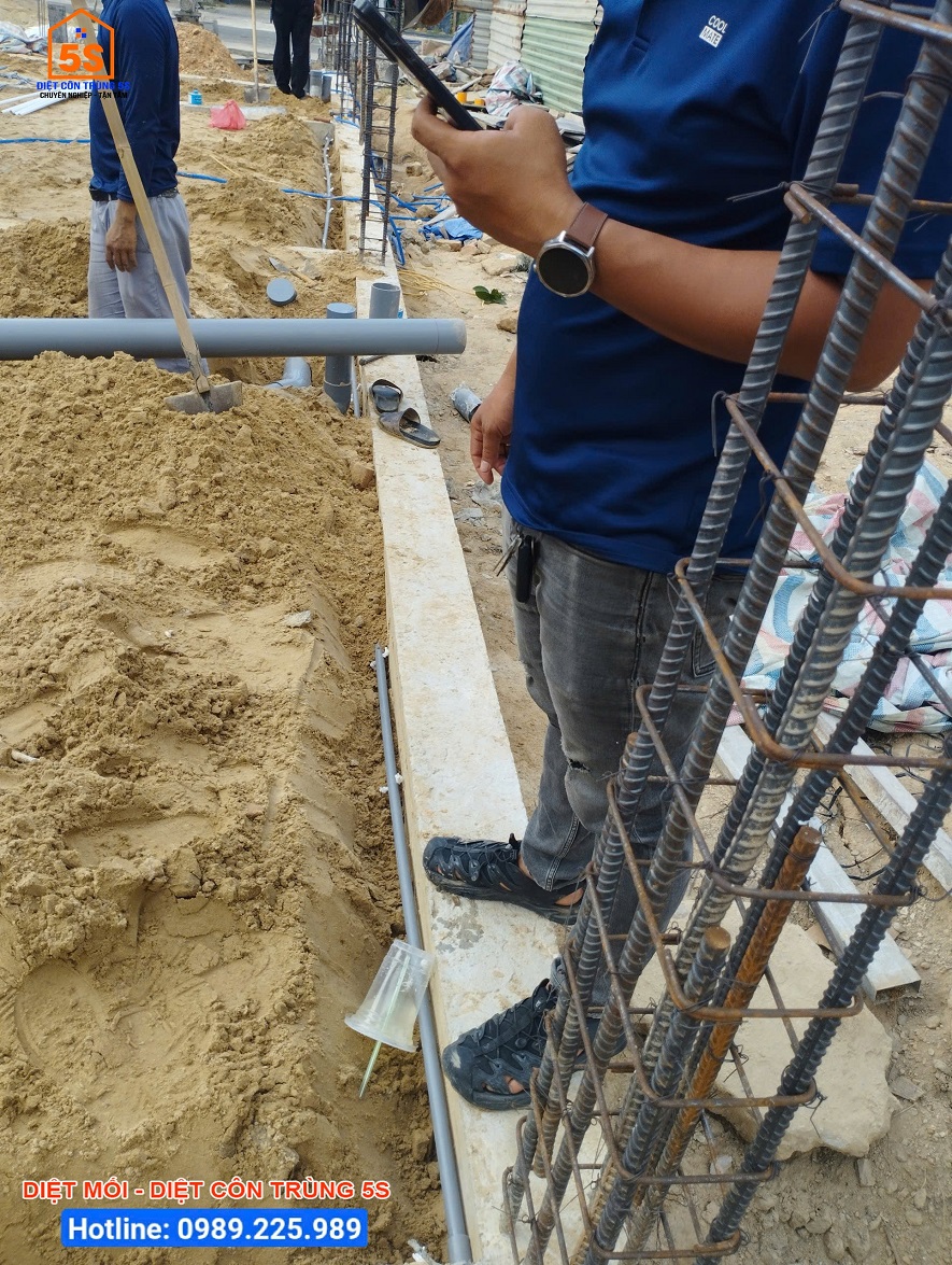 Diệt mối tận gốc cho quán tạp hóa chị Thương tại huyện Hòa Vang, Đà Nẵng 13 Chống mối nền móng tại Hòa Phú 27 - TP Đà Nẵng