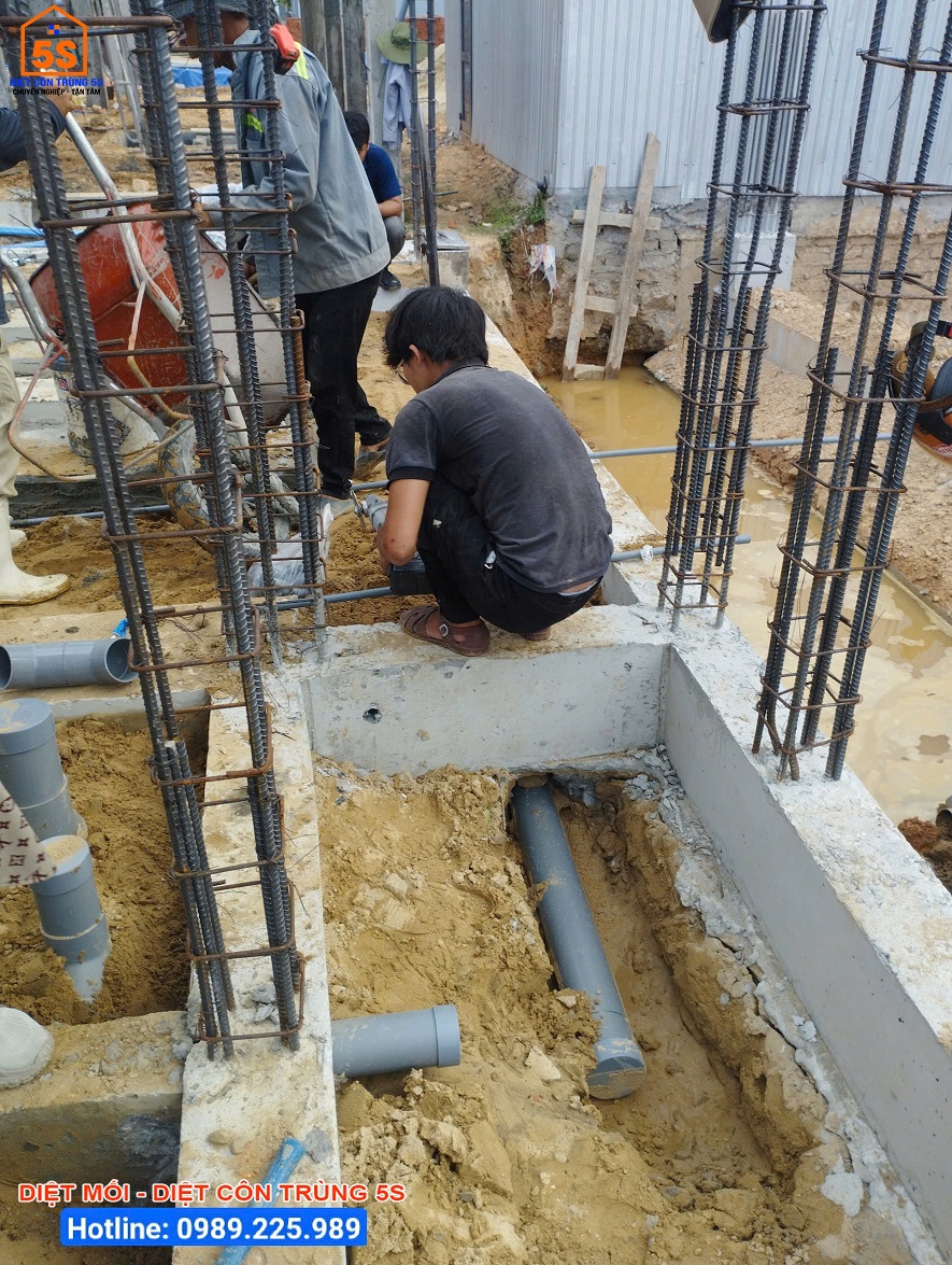 Diệt mối tận gốc cho quán tạp hóa chị Thương tại huyện Hòa Vang, Đà Nẵng 14 Chống mối nền móng tại Hòa Phú 27 - TP Đà Nẵng